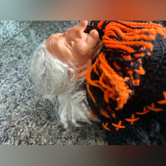 Vintage 1994 Tilda Witch Old Lady Crochet Orange Black Halloween - Picture 16 of 16